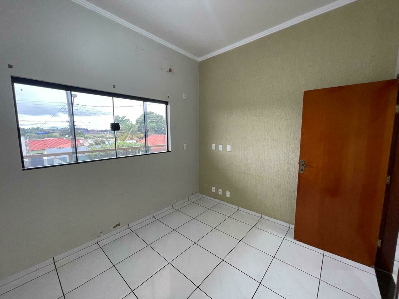 Imagem do VENDA - CASA NO CENTRO , AVENIDA PRINCIPAL ( ILDEFONSO CARNEIRO )